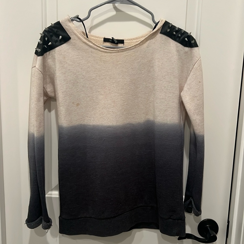 Blue dipped beige sweater with spikes on shoulder